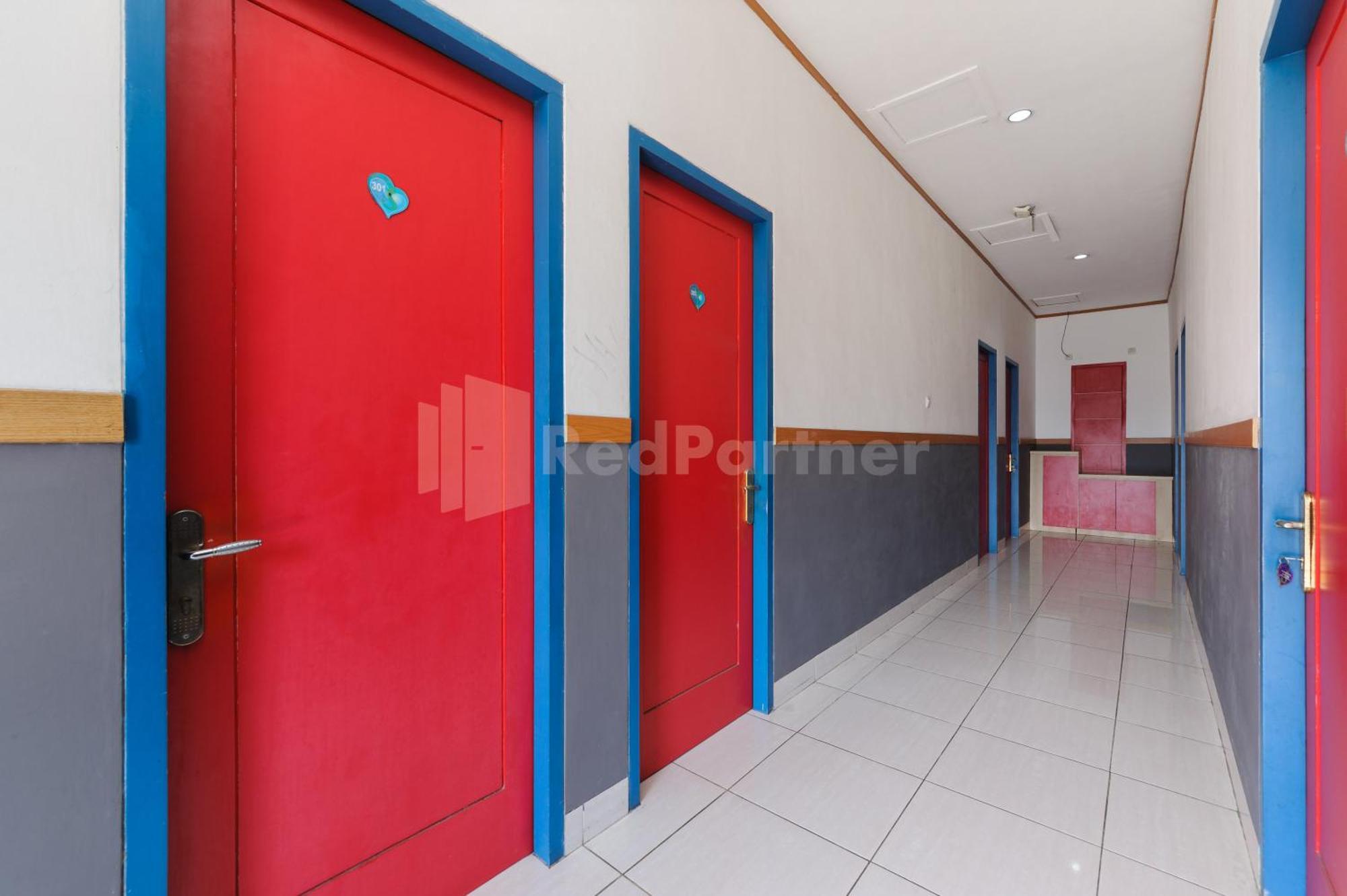 Ian Hotel Jaksa Mitra Reddoorz Jakarta Exterior photo