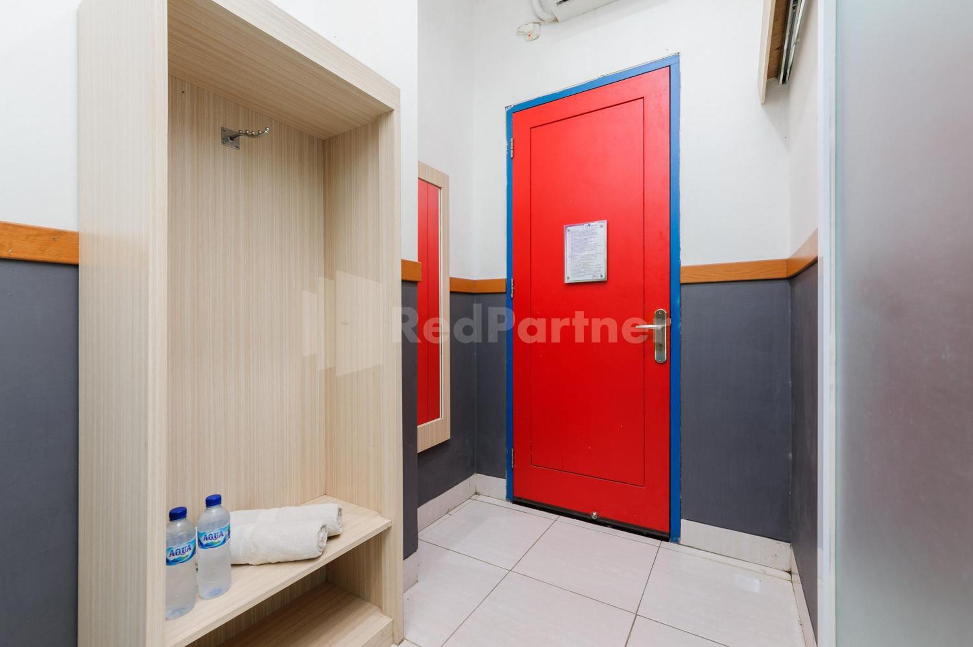 Ian Hotel Jaksa Mitra Reddoorz Jakarta Exterior photo
