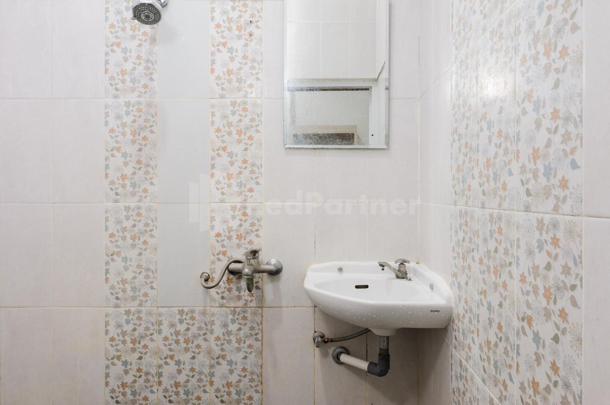 Ian Hotel Jaksa Mitra Reddoorz Jakarta Exterior photo
